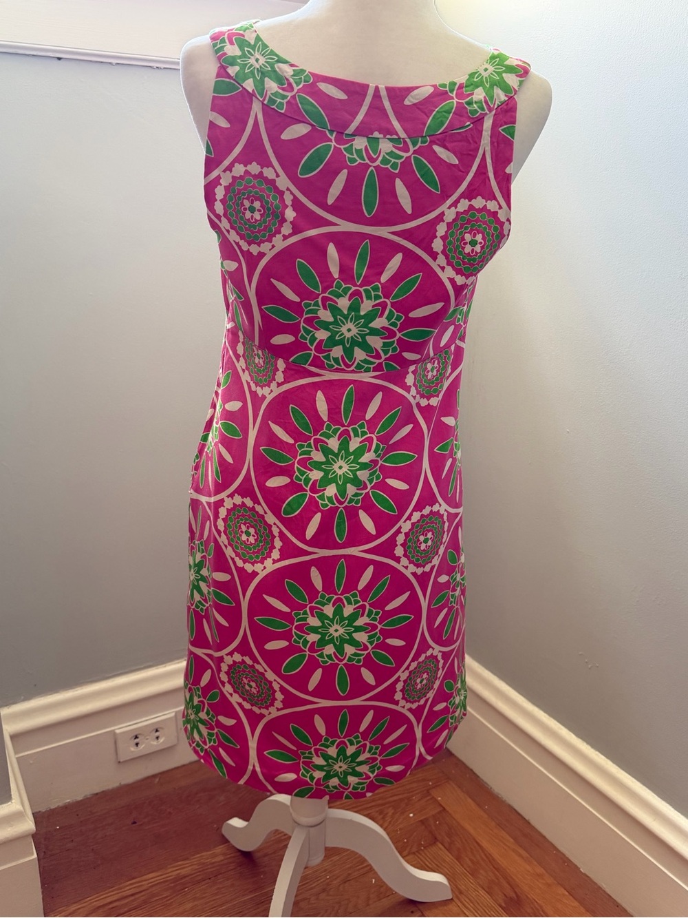 Lilly Pulitzer Pink Green Silk Medallion Shift Dress Size 8 - Picture 3 of 8